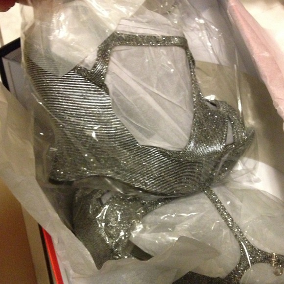 🎉Host Pick🎉Date Night Party 9/7/13 Guess  wedge - Picture 4 of 4