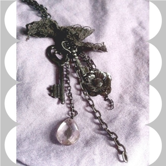 🚫SOLD IN BUNDLE🚫 Long black necklace