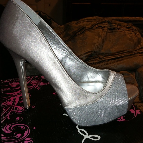 Brand new Heels