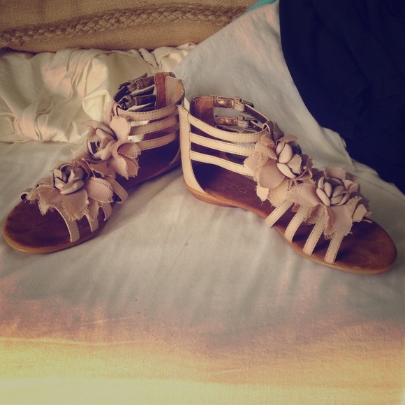 Aldo flower sandals, size 7, NEVER WORN