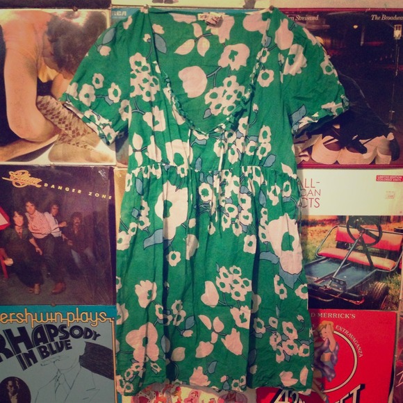 Short linen green floral dress