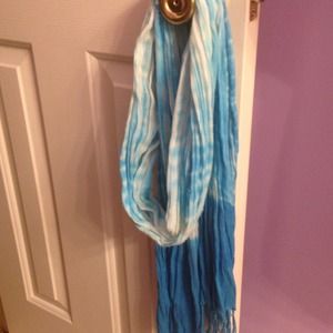 Blue tie dye scarf!