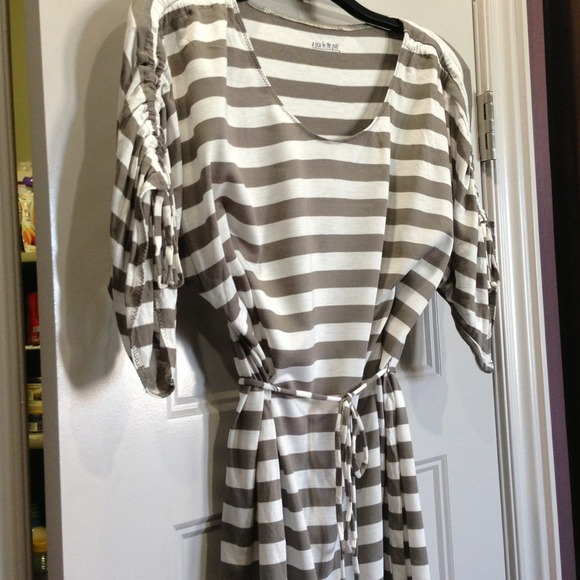 Maternity Top - Picture 2 of 2