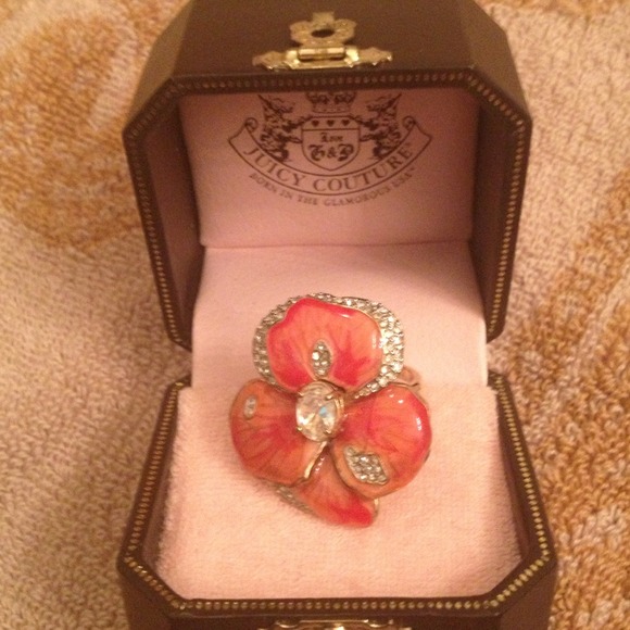 sold🎉Juicy Couture flower ring