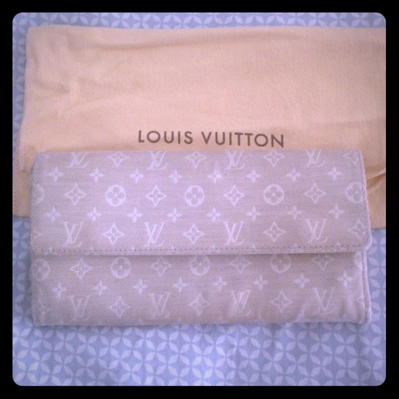 🚫SOLD 🚫Authentic Louis Vuitton wallet mini Lin