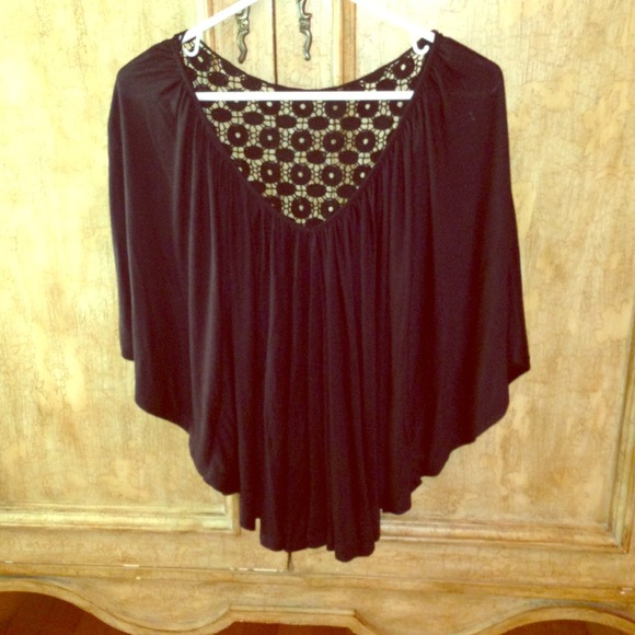 ❌SOLD IN A BUNDLE!❌Black poncho top!