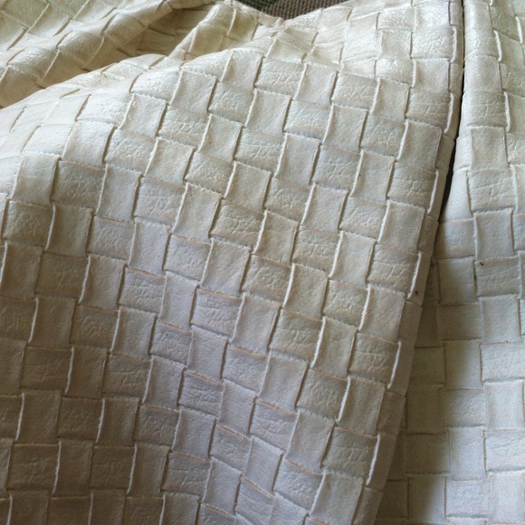 Off white handbag. - Picture 3 of 3