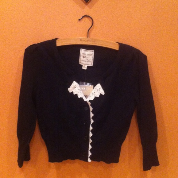 Outerwear - Black crop button up cardigan