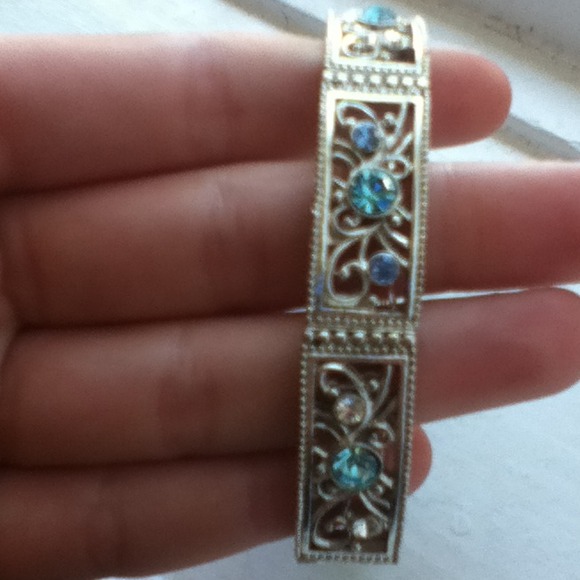 2 bracelets - Picture 2 of 3