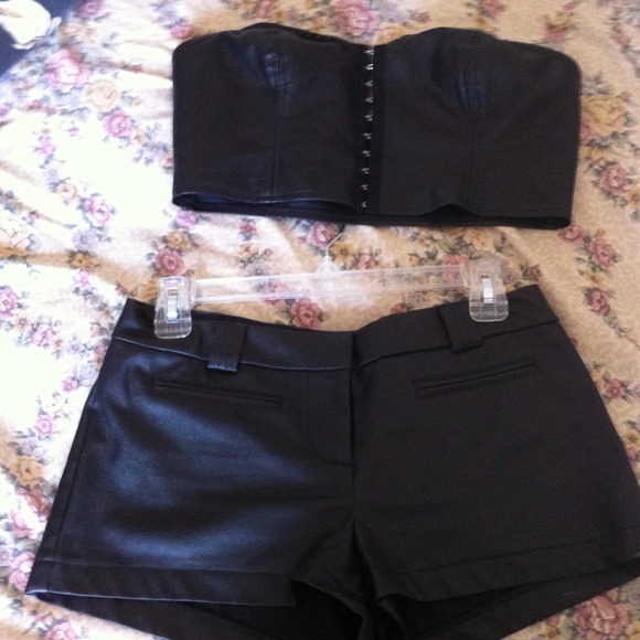 Shorts and a half shirt - Picture 1 of 2