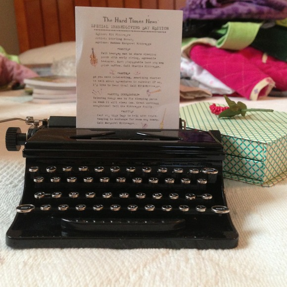 ❌SOLD❌Kits Typewriter Set - Picture 1 of 3