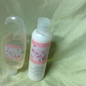 Avon lotion an body wash set