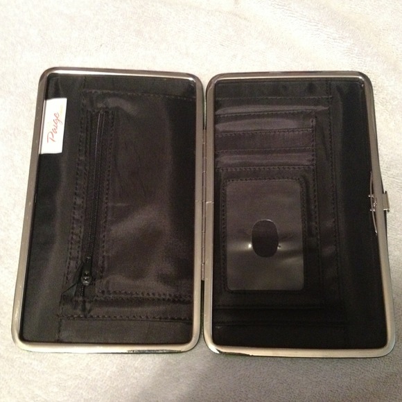 Cute Green Wallet - Picture 2 of 2