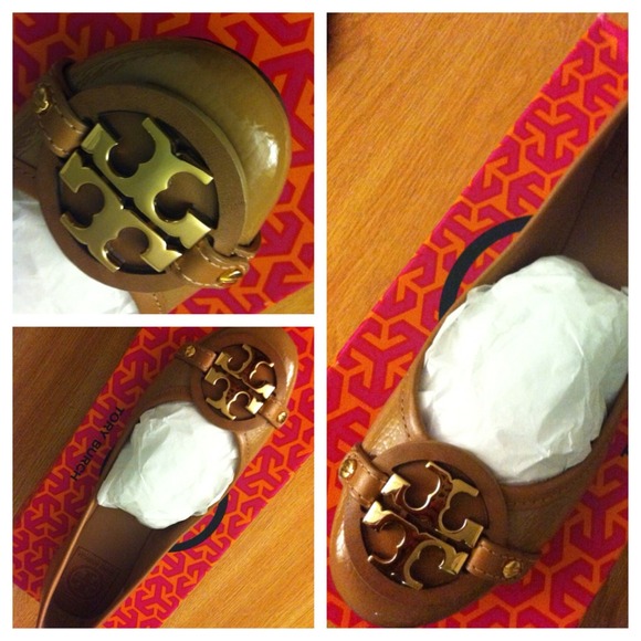 🎀Bundle🎀 Burch Aaden and Caroline flats