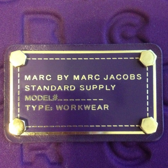 Marc by Marc Jacobs purple 15" laptop case - Picture 2 of 3