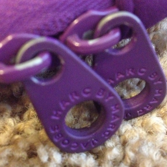 Marc by Marc Jacobs purple 15" laptop case - Picture 3 of 3