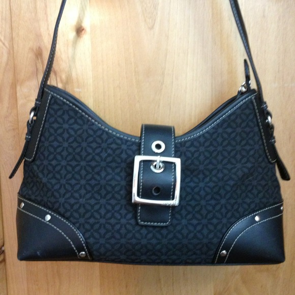 Adorable black purse - Picture 1 of 2