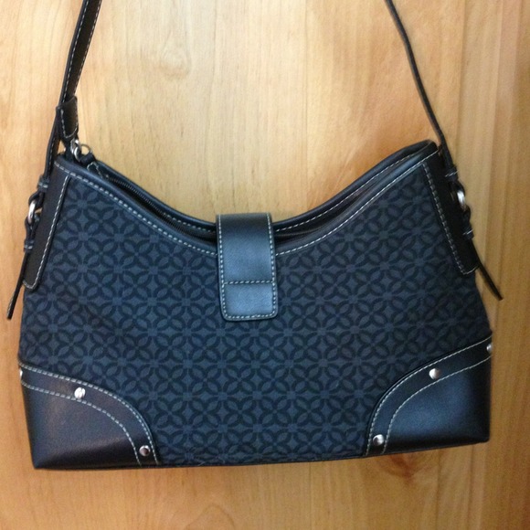 Adorable black purse - Picture 2 of 2