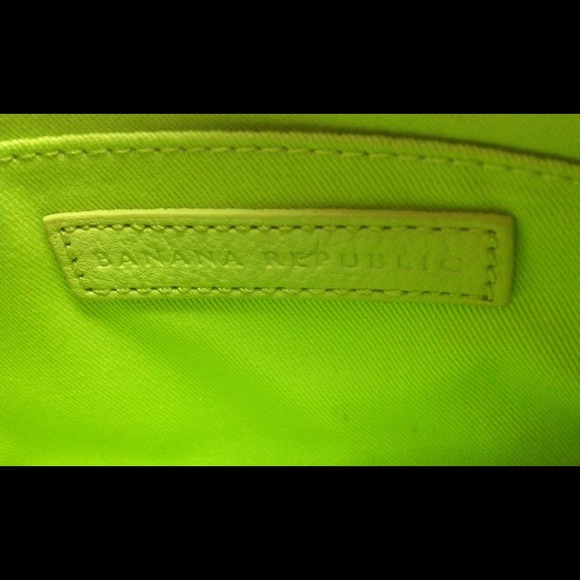 ๐SOLD ๐ 100% leather wristlet lime purse NWOT - Picture 2 of 3