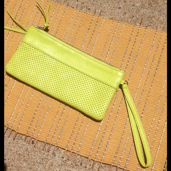 ๐SOLD ๐ 100% leather wristlet lime purse NWOT - Picture 3 of 3