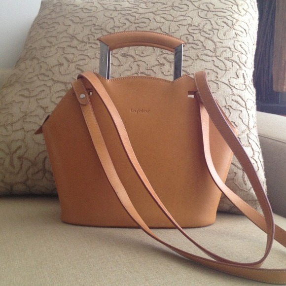 Byblos  Handbags - 🎆 REDUCED!! 🎆 Byblos tan leather handbag