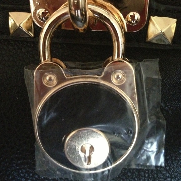 🔴SOLD in bundle🔴Kashieca Hummer Tote - Picture 2 of 4