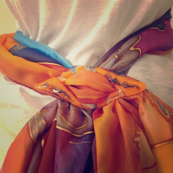 Scarf (belt) holder
