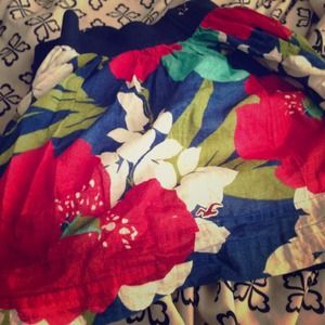 Floral printed Hollister skirt.
