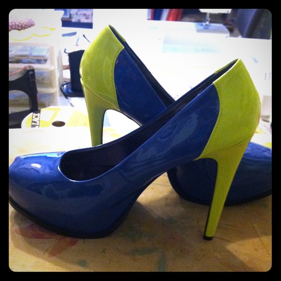 Vera Wang platform heel