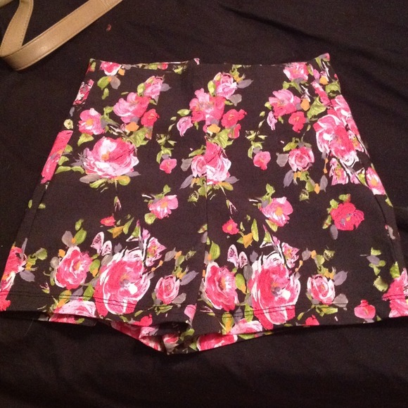 Floral high waisted shorts - Picture 1 of 3