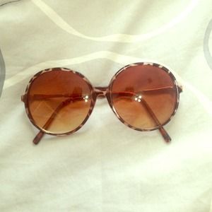 BRAND NEW CIRCLE SUNGLASSES