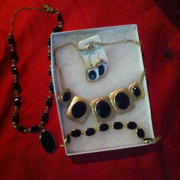 Bundle of jewelry