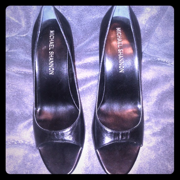Black peep toe pumps