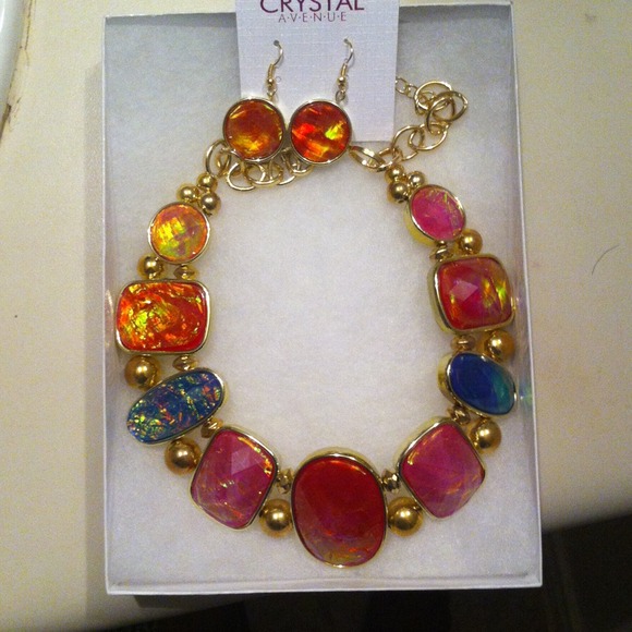Earring and necklace set