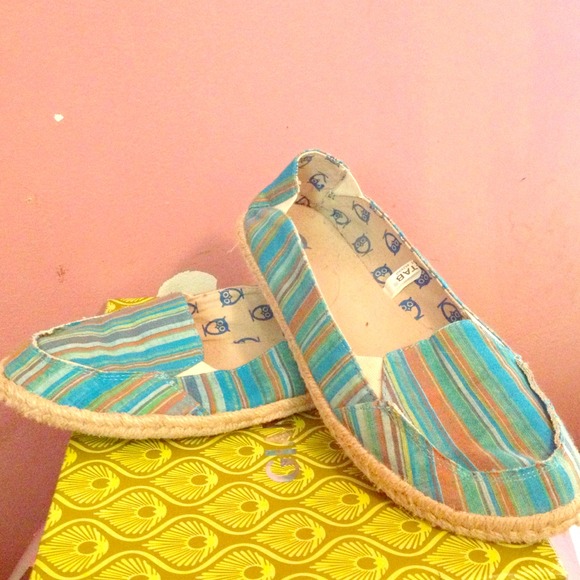 Slip on canvas shoes