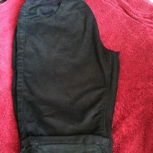 Black maternity capris