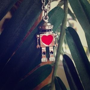 A silver robot necklace❤