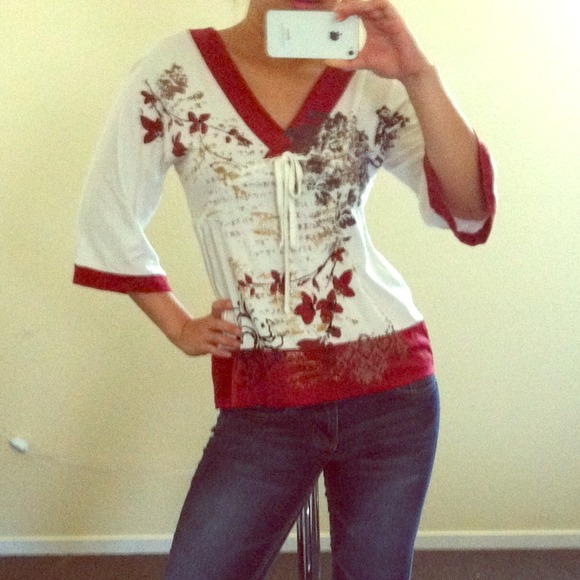 Cute blouse.