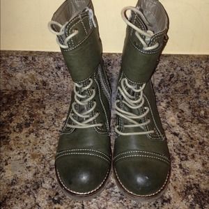 COMBAT BOOTS! ( DEEP GREEN) GORGEOUS COLOR!!