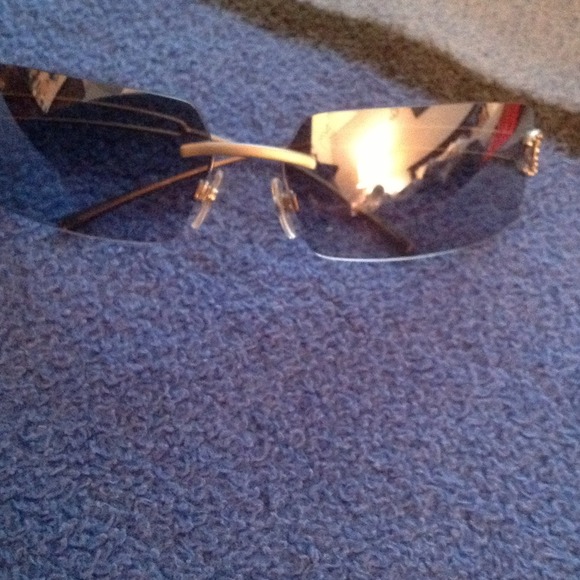 Chanel sunglasses - Picture 3 of 3