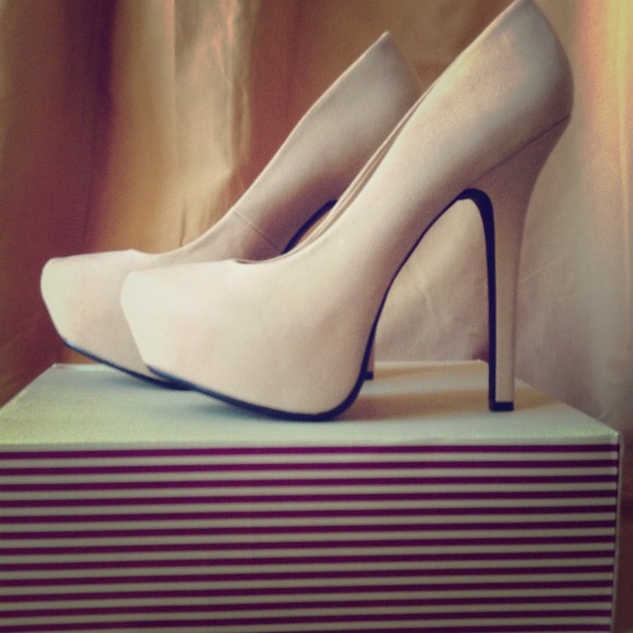 Fabulous Nude Pumps
