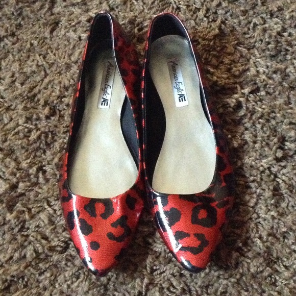 Red leopard flats
