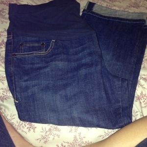 Super cute maternity capris