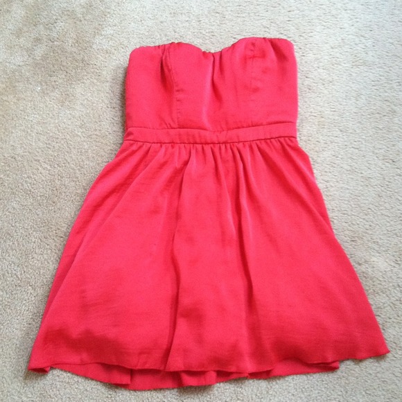 ❌Consignment❌Strapless Speechless party dress