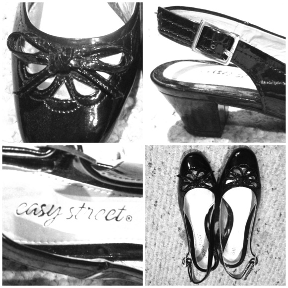 Gorgeous Black Heels With Bow Detail