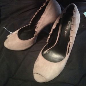 REDUCED!! Gianni Bini Grey Suede Heels