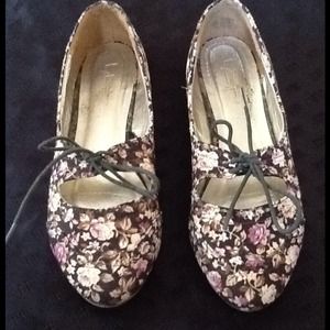 Very cute Floral Flats