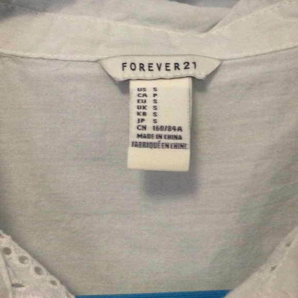 SOLD Eyelet button up - Picture 4 of 4