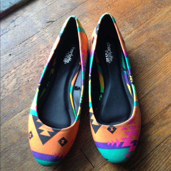 💥SOLD💥Charlotte Russe Aztec Flats