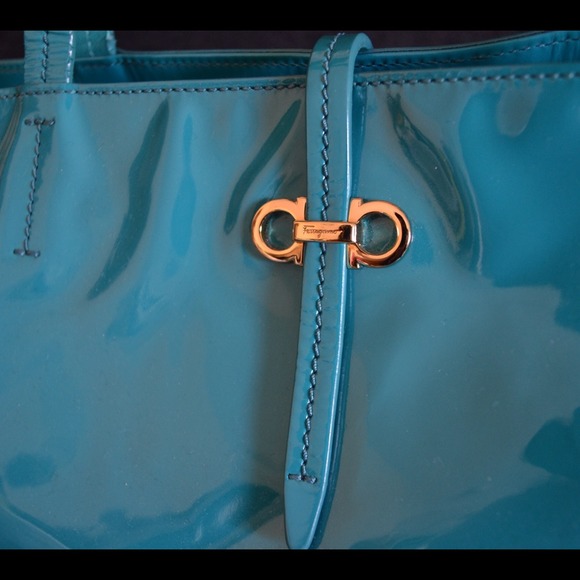 SOLD Auth. Salvatore Ferragamo - Picture 2 of 4